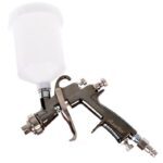 Visokokvalitetni pištolj za nanošenje premaza sa spremnikom za boju.