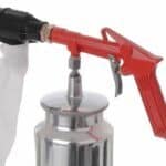 Visokotlačni pištolj za čišćenje i prskanje, industrijski alat za radove na ekstremnim površinama.
