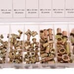 Pričvršćivači za alate, razne veličine i tipovi za industrijsku i auto opremu.