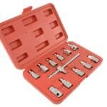 Alat za provjeru i testiranje kompresije za automobile u sigurnom plastičnom kućištu.