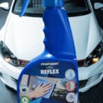 Alat za čišćenje stakla i površina vozila.