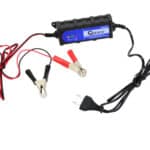 Alternativni tekst: Komplet za akumulatorsko punjenje sa kablovima i kliještima.