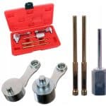 Alt text: Kompleti za servisiranje i popravak auto dijelova s alatom u crvenom kućištu.