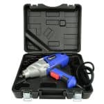 Alternativni tekst: Ručna pneumatska bušilica u tvrdom kovčegu za alate.