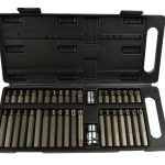 Set alata za vijčanje i odvijanje, metalni, u kućištu za prijenos i skladištenje.