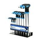 Razbojni set ručnih alata na stalku.