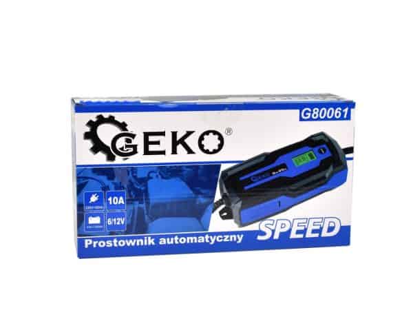 Geko automatski punjač za akumulatore, prikazan na pakiranju za brzu i efikasnu upotrebu.