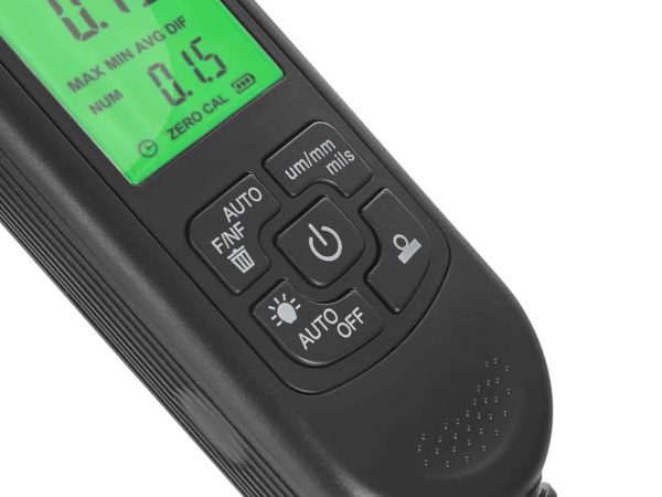 Digitalni anemometar za mjerenje brzine i temperature vazduha, profesionalni alat za precizno očitavanje.