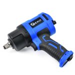 Alt tekst: Ilustracija električnog udarača u plavoj boji s ergonomskom drškom.