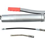 Alat za cišćenje i razbijanje sa metalnim cilindrom i plastičnim oprugastim usisnim nastavkom.