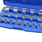 Razmetne nastavke za tokarenje, set za bušilice i kovane čaure u plavoj kutiji.